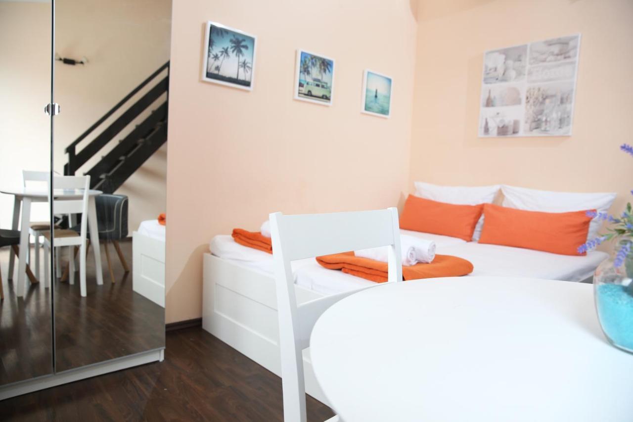 Villa Mit Whirlpool Fuer 32 Per Crikvenica Exterior foto