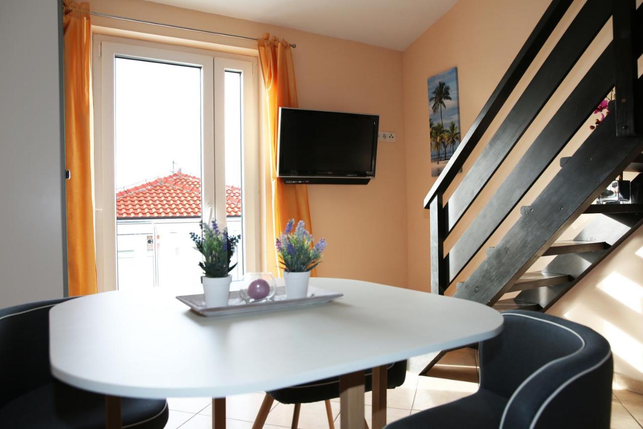 Villa Mit Whirlpool Fuer 32 Per Crikvenica Exterior foto